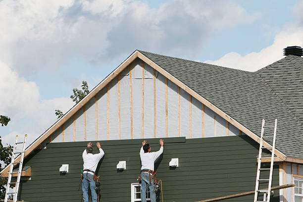 Professional Vinyl Siding technician working in Hempstead, TX